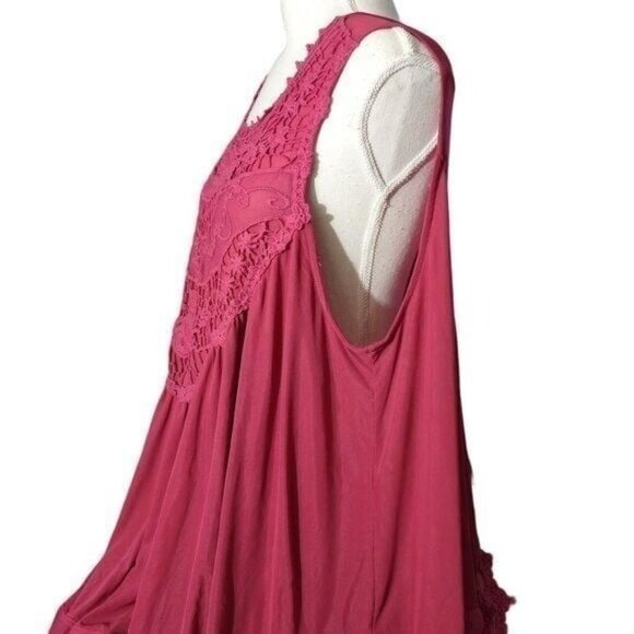 Boho Magenta Sleeveless Crochet Lace Tunic Top W/ Sheer Back - Picture 4 of 5